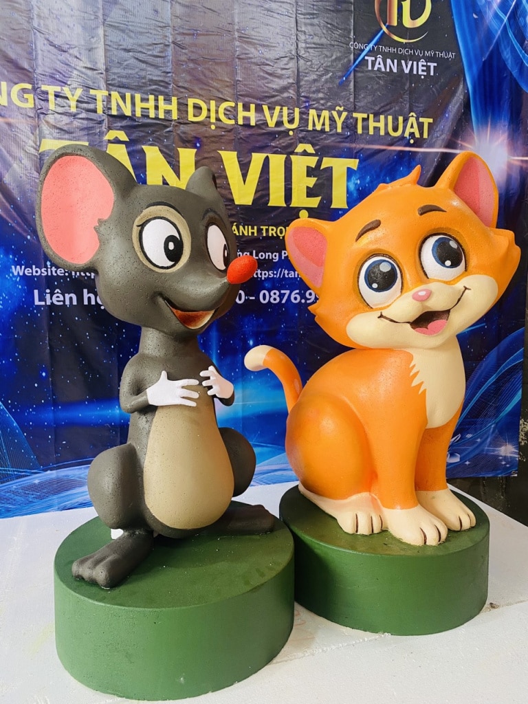 Hình nhân vật trang trí bằng xốp