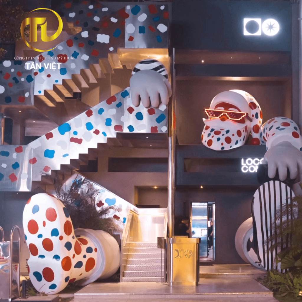ông già noel trang trí quán bar loco